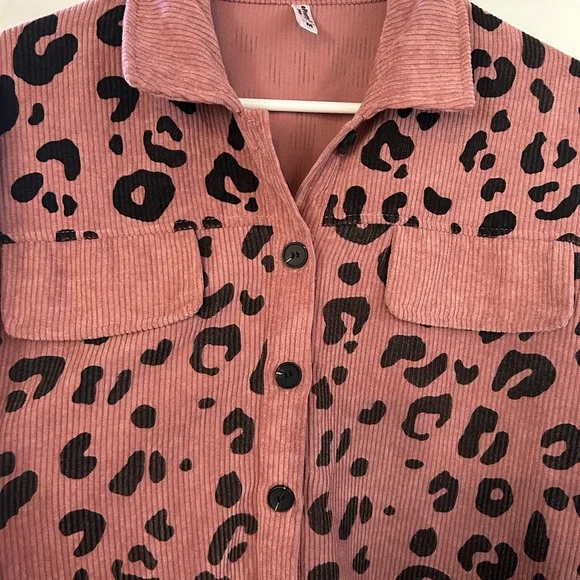 ePretty Chicago brand pink/rose cheetah design thin shacket jacket. Size Med - Picture 3 of 12